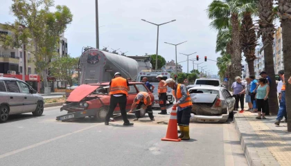 Mersinde zincirleme trafik kazası: 1 yaralı