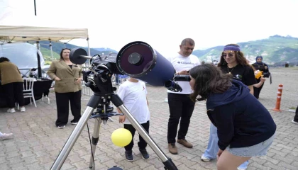 Mersinden Artvine bilim köprüsü: Çocuklar atölyelerde eğlenerek öğrendi