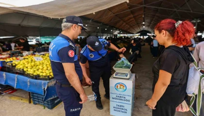 Mezitli zabıtasından semt pazarlarında sıkı denetim