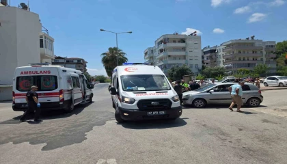 Motosiklet ile otomobil çarpıştı: 2 yaralı