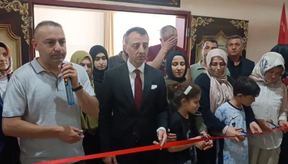Okula silahlı saldırıda hayatını kaybeden Kerem Erdem Güngörün adı konferans salonunda yaşatıldı