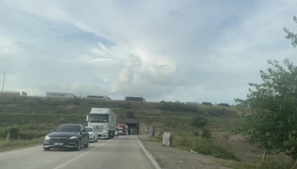 Osmaniyede 6 ağır tonajlı aracın karıştığı kazada 2 kişi yaralandı