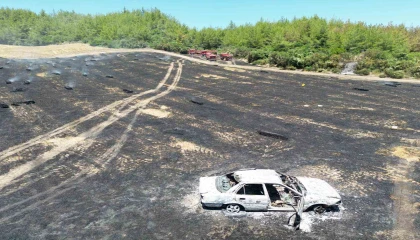 Otomobilde çıkan yangın ormana sıçradı