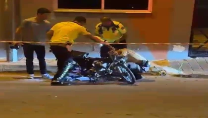Otomobille çarpışan motosiklet sürücüsü hayatını kaybetti