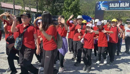Salda Gölü kıyısında bilim şöleni: Öğrenciler ve bilim insanları bir araya geldi