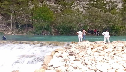 Serinlemek için girdiği çayda kaybolan genç için arama çalışmaları başlatıldı