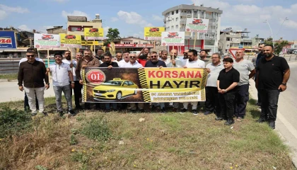 Taksiciler konvoyla korsan taşımacılığa tepki gösterdi