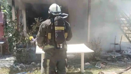 Tarladaki evde çıkan yangın itfaiye ekiplerince söndürüldü