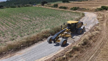 Tarsus Belediyesinden hasat öncesi kırsal yollara bakım