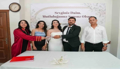 Tarsusta 26.06.2026 yoğunluğu: Nikah salonunda 20 çiftin mutluluğu