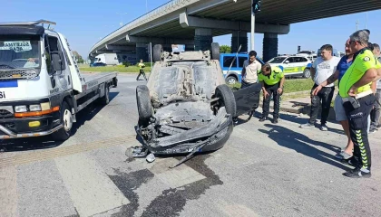 Ters dönen araçtan burnu bile kanamadan çıktı