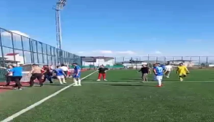 Türkoğlunda şampiyonluk maçı sonrası kavga