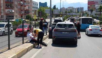 Üst geçitte 4 araç birbirine girdi: 1 yaralı