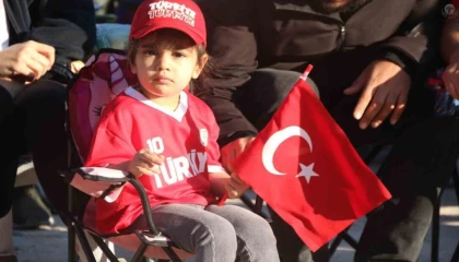Vatandaşlar Dünya Kupası heyecanını dev ekranlarda yaşadı