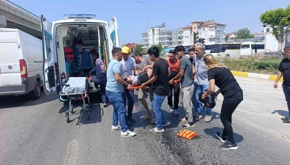 Yağ dökülen yolda kayarak 50 metre sürüklenen motosikletli yaralandı