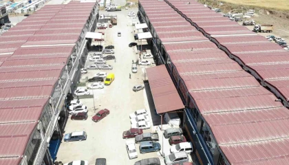 Yazın toz, kışın çamur çilesi esnafı bezdirdi: Burayı belediyenin yapması gerekiyor