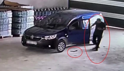Yılan giren araca binmek isteyince korku dolu anlar yaşadı