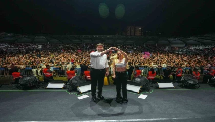 YKS sonrası gençler Derya Uluğ konserinde buluştu