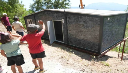 Alanya Belediyesi ve hayırsever desteğiyle ihtiyaç sahibi aileye konteyner ev