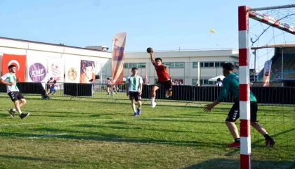 Alanyada 2 bin kişilik hentbol şöleni başladı