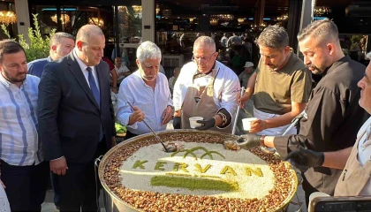 Alpedo Kervandan aşure ikramı