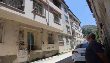 Alzaymır hastası yaşlı kadının Allahım beni kurtarın, korkuyorum ve kimsem yok bağrışları mahallenin vicdanını sızlatıyor