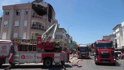 Antalyada dairede çıkan yangında 1i bebek 5 kişi dumandan etkilendi