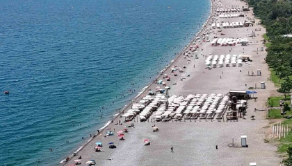 Antalyada termometreler 38 dereceyi gösterdi, sahiller doldu