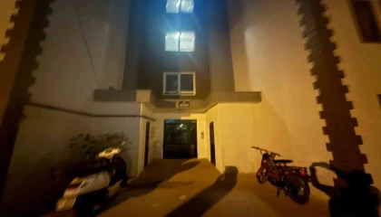 Ayakkabı dükkanından seçer gibi seçti: Apartmandaki seçici hırsız kameraya yansıdı