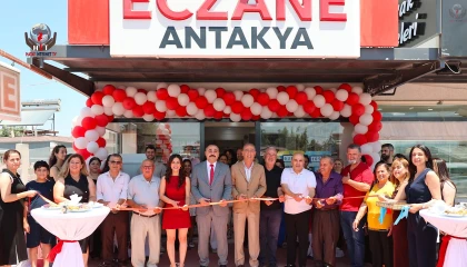 BAŞKAN YAPAR ECZANE AÇILIŞINA KATILDI