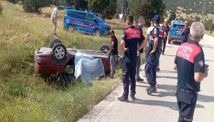 Burdurda otomobil şarampole devrildi: 1 ölü, 1 yaralı