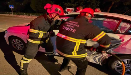 Burdurda otomobiller çarpıştı: 6 yaralı