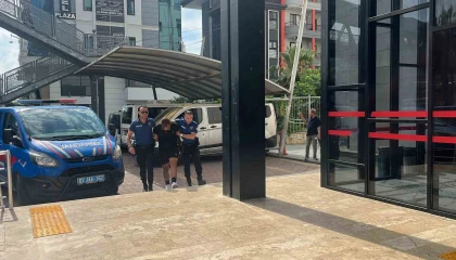 Devlete ve polise hakaret eden yabancı uyruklu şüpheli adliyeye sevk edildi
