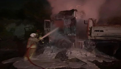 Erzinde tır alevlere teslim oldu