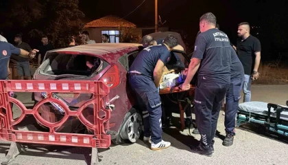 Gazipaşada otomobil takla attı: 4 yaralı