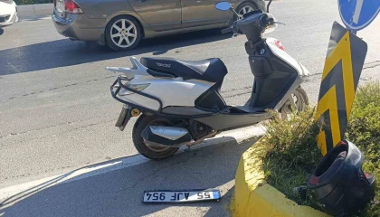 Hafif ticari araç ile motorlu bisiklet çarpıştı: 1 yaralı