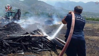 Hatay'da Ahşap Palet Deposunda Yangın