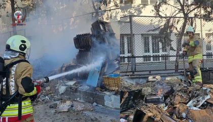 HATAY'IN O MAHALLESİ'NDE İNŞAAT MALZEMELERİ YANDI