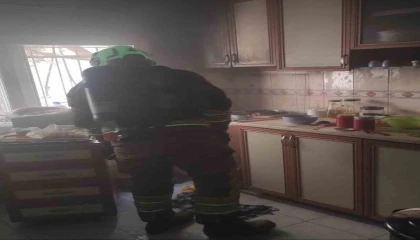 İskenderunda ocakta unutulan yemek yangına neden oldu
