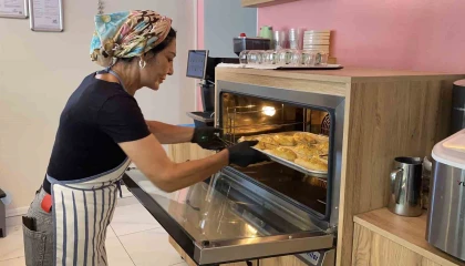 Kadın girişimci 60 yaşında hayalini gerçekleştirdi: Meslek edindirme kursunu bitirdi, kendi iş yerini açtı