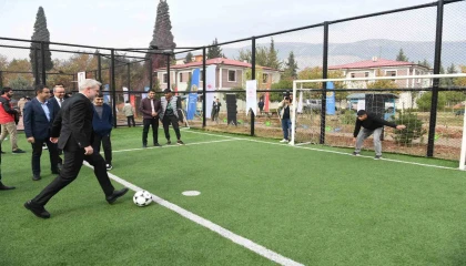 Kahramanmaraşın dört bir yanı spor alanlarıyla donatıldı: 31 yeni halı saha hizmete girdi