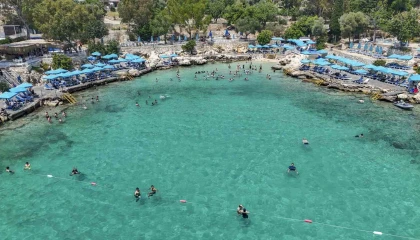 Mersinde plajlar yaz sezonunda yoğun ilgi görüyor