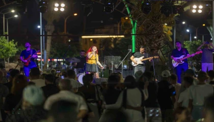 Mersinde yaz akşamları konserlerle şenleniyor