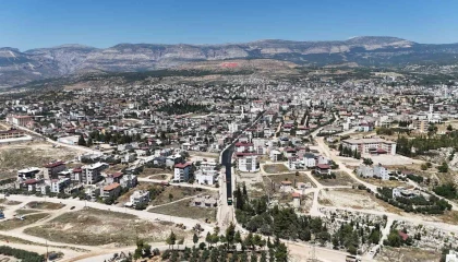 Mutta yağışın bozduğu yollar yenilendi