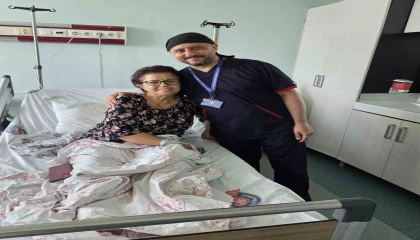 Öğrencisi profesör oldu, 29 yıl sonra öğretmenini ameliyat ederek sağlığına kavuşturdu