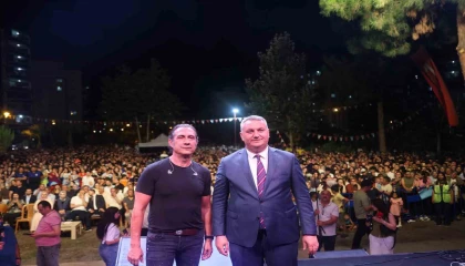 Osmaniyede Kıraç konserine binlerce kişi akın etti