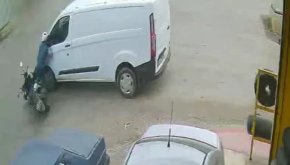 Osmaniyede minibüsle çarpışan motosikletli yaralandı