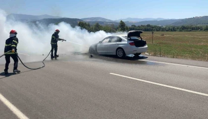 Osmaniyede seyir halindeki otomobilde çıkan yangın söndürüldü