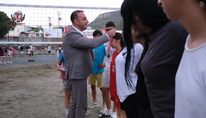 ÖZGÜN, AKNEHİR'DE ŞAMPİYONLARI ÖDÜLLENDİRDİ