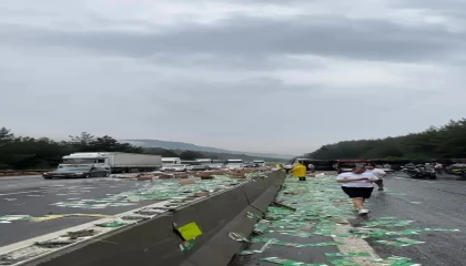 Pozantı-Adana istikameti tır devrilmesi nedeniyle trafiğe kapandı